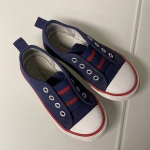 Tucker and Tate slip on canvas shoes